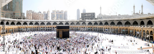 Fotografía Muslim Pilgrims at The Kaaba in The Haram Mosque of Mecca, Saudi Arabia, during Hajj