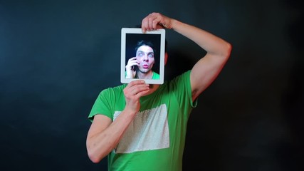 Poster - Tablet screen in the hands of a mannequin.