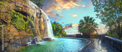 Fotomural Waterfall in Castle Hill park in Nice