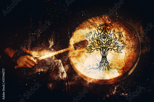 Fotomural shamanic girl with frame drum on abstract structured space background