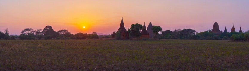 Canvas Print - Evening walk in Old Bagan, Myanmar