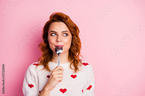 Fotomural Close-up portrait of her she nice attractive pretty cute dreamy cheerful wavy-ha