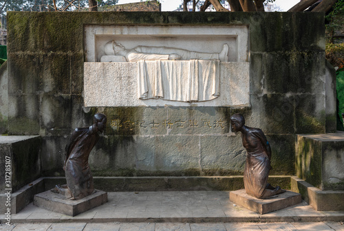 Fotomural Restored monument for Dead Soliders and kneeled Statue of Betrayer Wang Jingwei in the Anti-Japanese War at Ciqikou, ancient town on west band of Jialing River, Shapingba, Chongqing, China