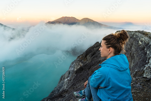 Cuadros en Lienzo Backpacking in Asia, looking for dreamscape