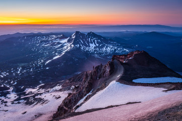 Wall Mural - Mountain Summit Sunrise - South Sister - Oregon