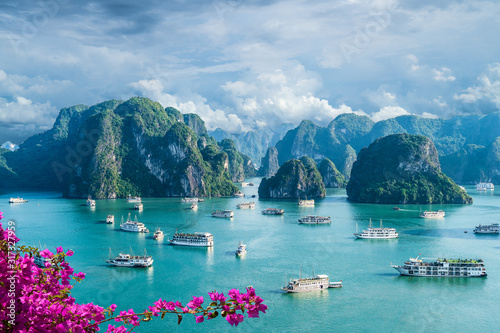 Fototapety przestrzenne  krajobraz-z-niesamowita-zatoka-halong-wietnam