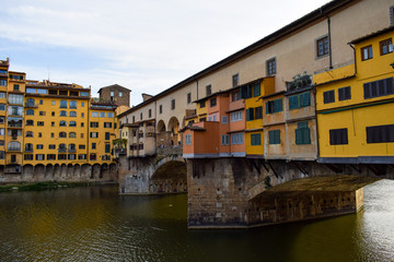 ponte vecchio en florencia, italia