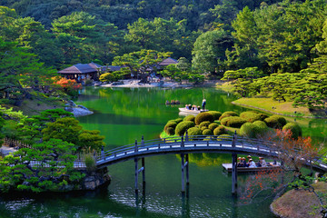 栗林公園の飛来峰