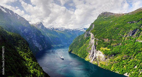 Cuadros en Lienzo Panorama of breathtaking view of Sunnylvsfjorden fjord and famous Seven Sisters waterfalls, near Geiranger village in western Norway