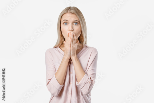 Cuadros en Lienzo Young beautiful woman standing over isolated white background afraid and shocked
