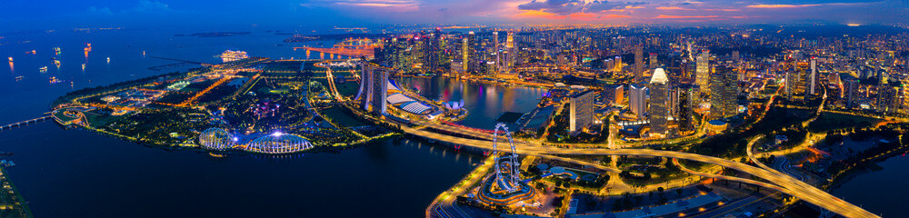 Fototapete - Panorama Aerial view of the Singapore landmark financial business district at sunset scene with skyscraper and beautiful sky. Singapore downtown