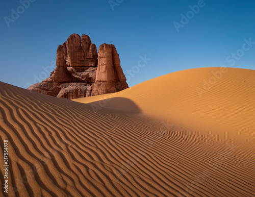 Fotografía Dune formation in arid desert
