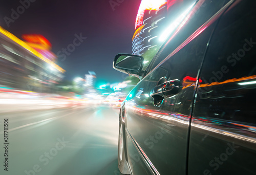 Fotografía car on the road with motion blur background
