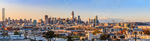 Photo San Francisco city skyline panorama after sunset with city lights, the Bay Bridg