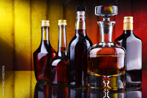 Fotografía Bottles of assorted alcoholic beverages.