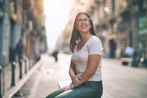 Cuadros en Lienzo Young beautiful woman smiling happy and confident