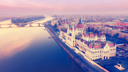 Fototapete - Hungarian Parliament Building on the bank of the river Danube in Budapest at night, aerial photo