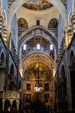 Fototapeta Londyn - Foto scattata all'interno della Cattedrale nella famosa Piazza dei miracoli a Pisa.