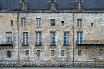 Wall Mural - Fenêtre d'un vieux bâtiment