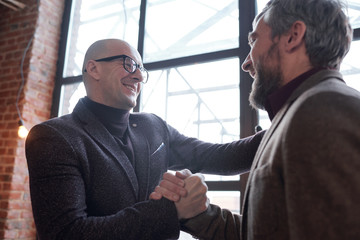 Aufkleber - Male friends shaking hands