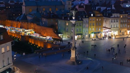 Wall Mural - City of Warsaw in Poland at night, Castle Square with King Sigismund Column, historic houses and wall in the Old Town, view from above.