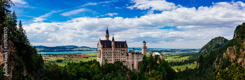 Fotomural Fairytale castle of Neuschwanstein near Munich in Bavaria, Germany