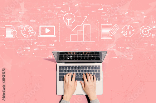 Fotografía Content marketing concept with person using a laptop computer