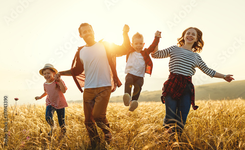 Fotografía Happy family father of mother and child son on nature at sunset