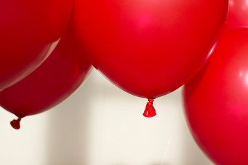 Canvas Print - red helium balloons on beige background