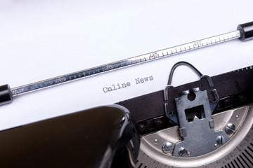 Fototapete - Online News - written on an old typewriter, vintage newsletter bulletin