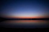 Fototapeta Niebo - Wiosenne niebo zaraz po zachodzie słońca nad jeziorem