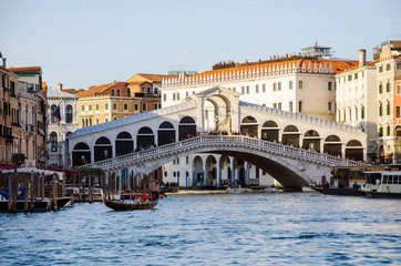 Wall Mural - View of Bridge Rialto on Grand canal abd gondola boat, Venice, Italy