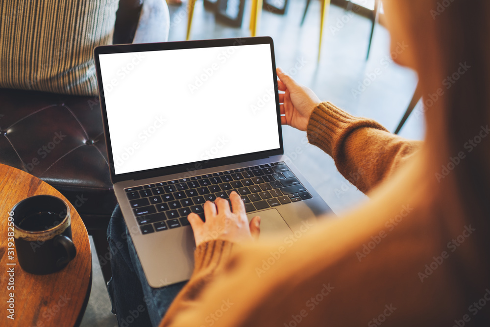 Mockup image of a woman using and typing on laptop computer with blank white desktop screen - obrazy, fototapety, plakaty 