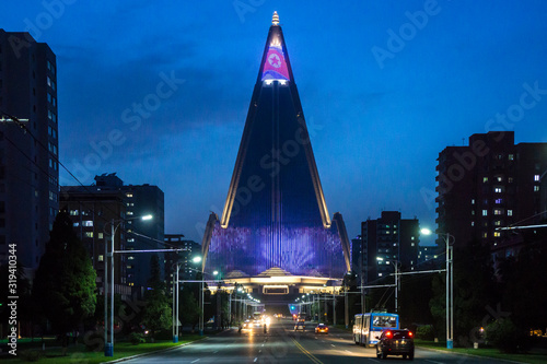 Plakat Budynek nocą, Pjongjang, Korea Północna