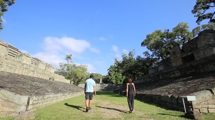 Wall Mural - A couple walking among the Mayan temples of Copan Ruinas. Honduras