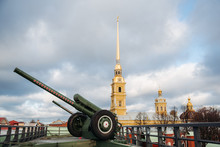 Old Soviet Cannon In Peter And Paul Fortress In Russia, Saint Petersburg, January 2020.  Howitzer  In St.Petersburg, Naryshkin Bastion.