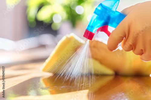Fotografía Cleaning with spray detergent, rubber gloves and dish cloth on work surface