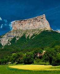 Wall Mural - Le mont Aiguille à Chichilianne, France 