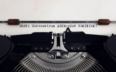 Fototapete - Old retro vintage typewriter with typed heading Test Coronavirus 2019-nCoV positive