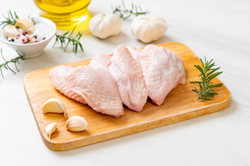 Canvas Print - fresh raw middle chicken wings on wooden board