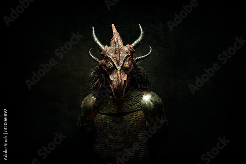 Fotomural Portrait of a dragon-headed creature, front view