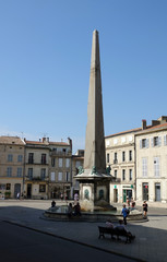 Poster - Obelisk auf dem Place de la republique in Arles