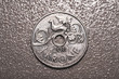 Norweska metalowa moneta o nominale jednej korony norweskiej