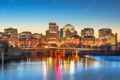 Fotografía Rosslyn, Arlington, Virginia, USA Cityscape at Dusk