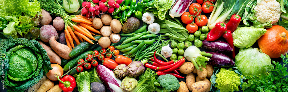 Food background with assortment of fresh organic vegetables - obrazy, fototapety, plakaty 