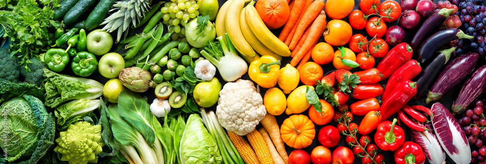 Obraz na płótnie Assortment of fresh organic fruits and vegetables in rainbow colors w salonie