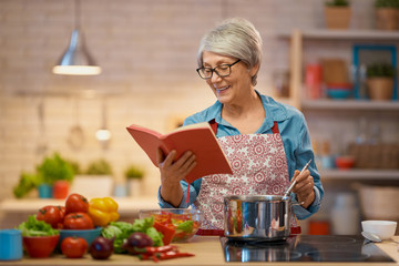 woman is preparing vegetables