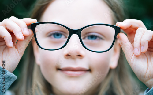 Cuadros en Lienzo Closeup portrait of little girl with myopia correction glasses
