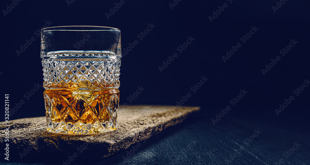 glass of whiskey with ice on a wooden table surrounded by smoke - obrazy, fototapety, plakaty 