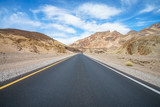 Fototapeta Uliczki - on the road on artists drive in death valley national park, california, usa